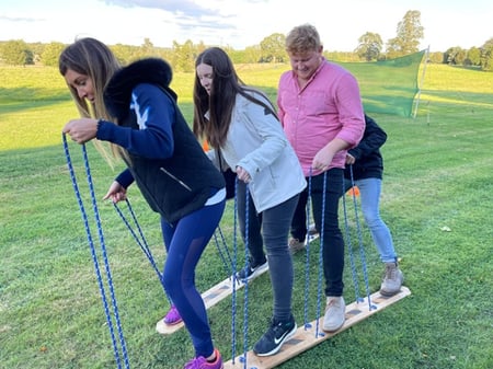 Teamwork - skiing 500 height